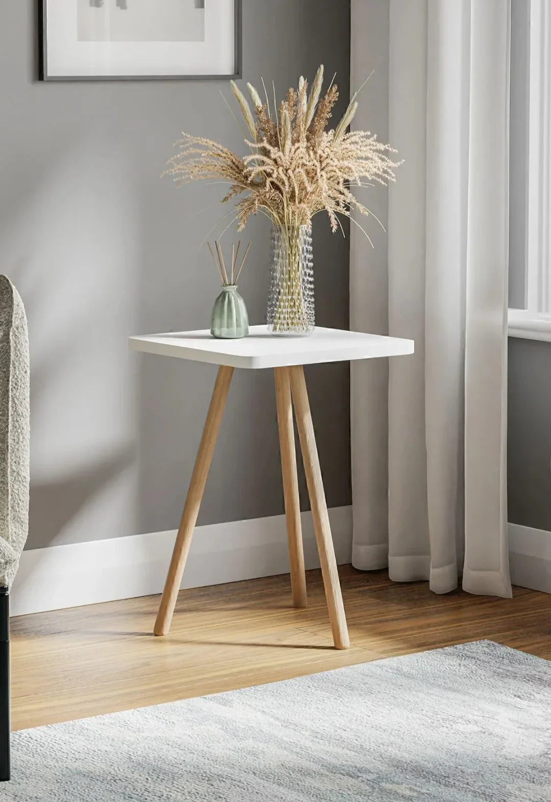 White - square side table - Cataloug
