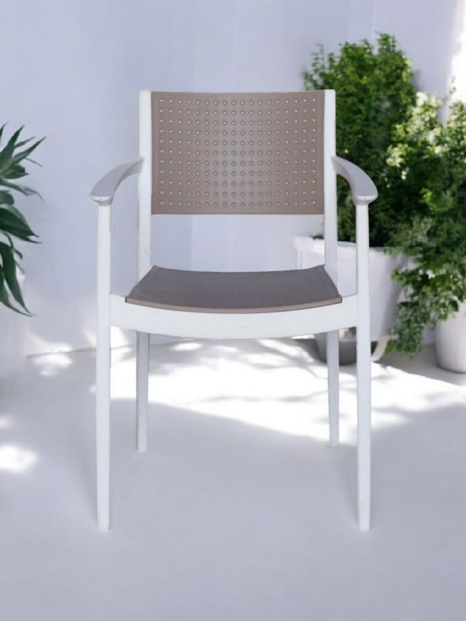 Outdoor set: 4 chairs + table - Plastic - White & Beige