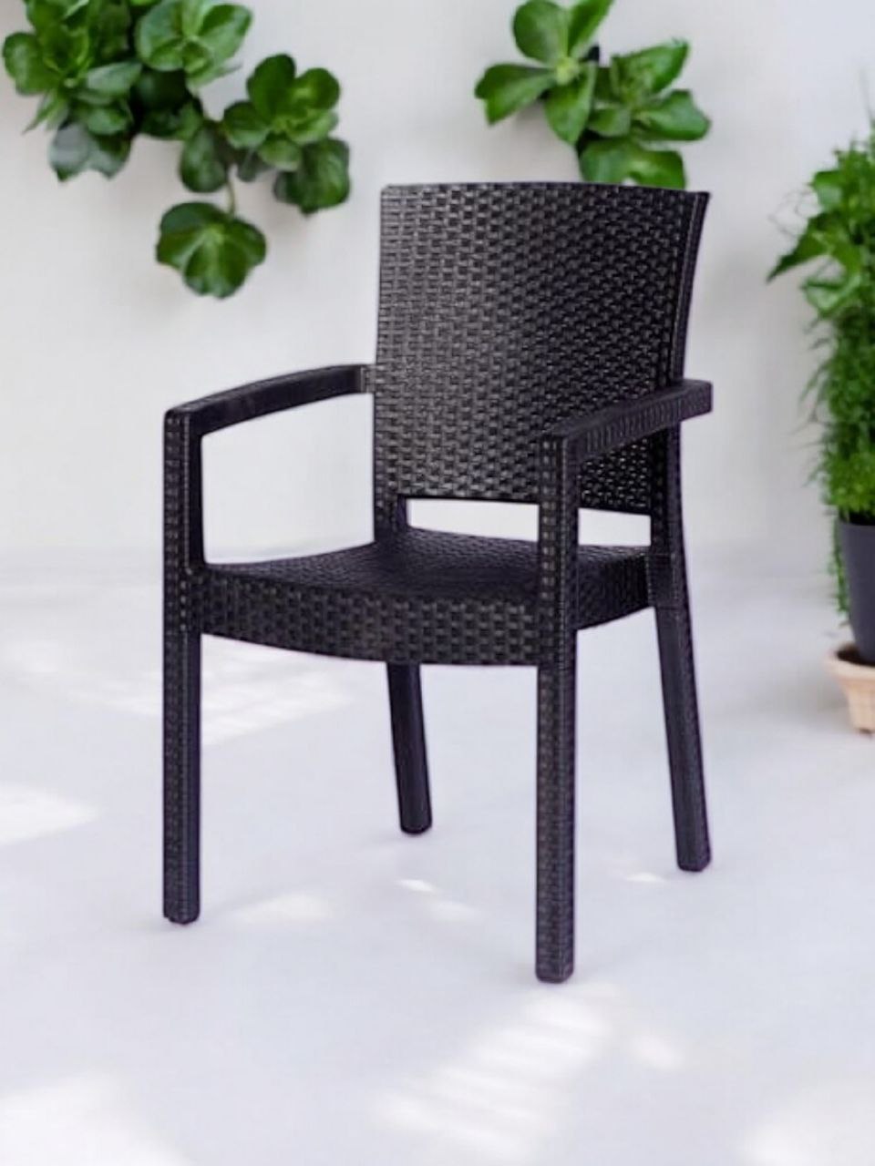 Outdoor set: 4 chairs + table - Plastic - Black