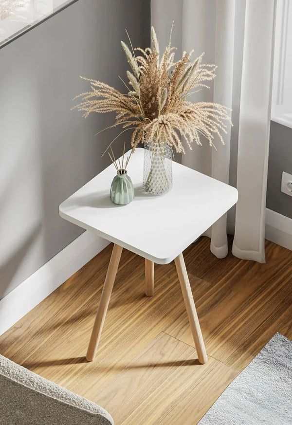 White - square side table - Cataloug