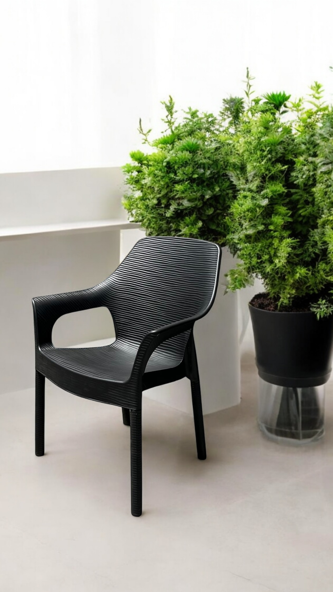 Outdoor set: 4 chairs + table - Plastic - Black