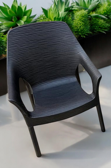 Outdoor set: 4 chairs + table - Plastic - Black