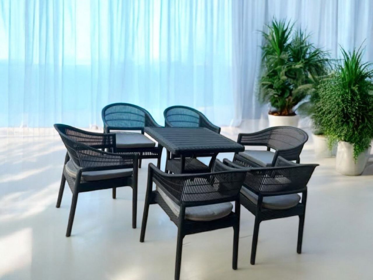 Outdoor set: 4 chairs + table - Plastic - Black