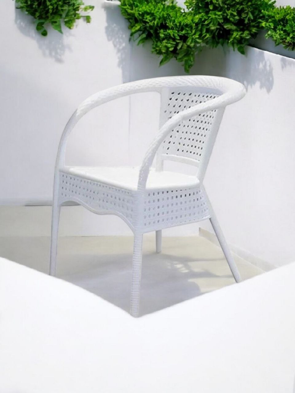 Outdoor set: 4 chairs + table - Plastic - White