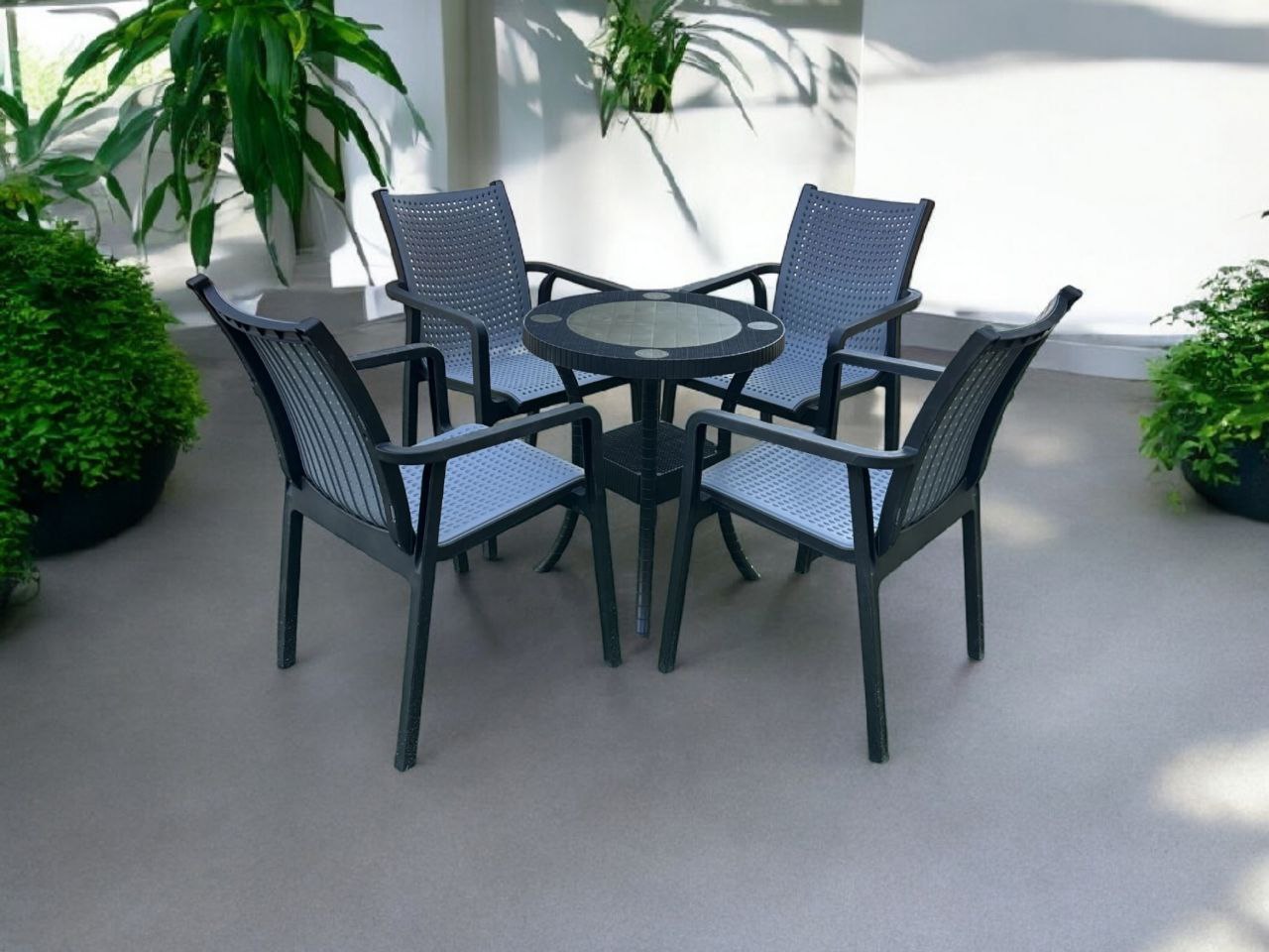 Outdoor set: 4 chairs + table - Plastic - Black & Grey
