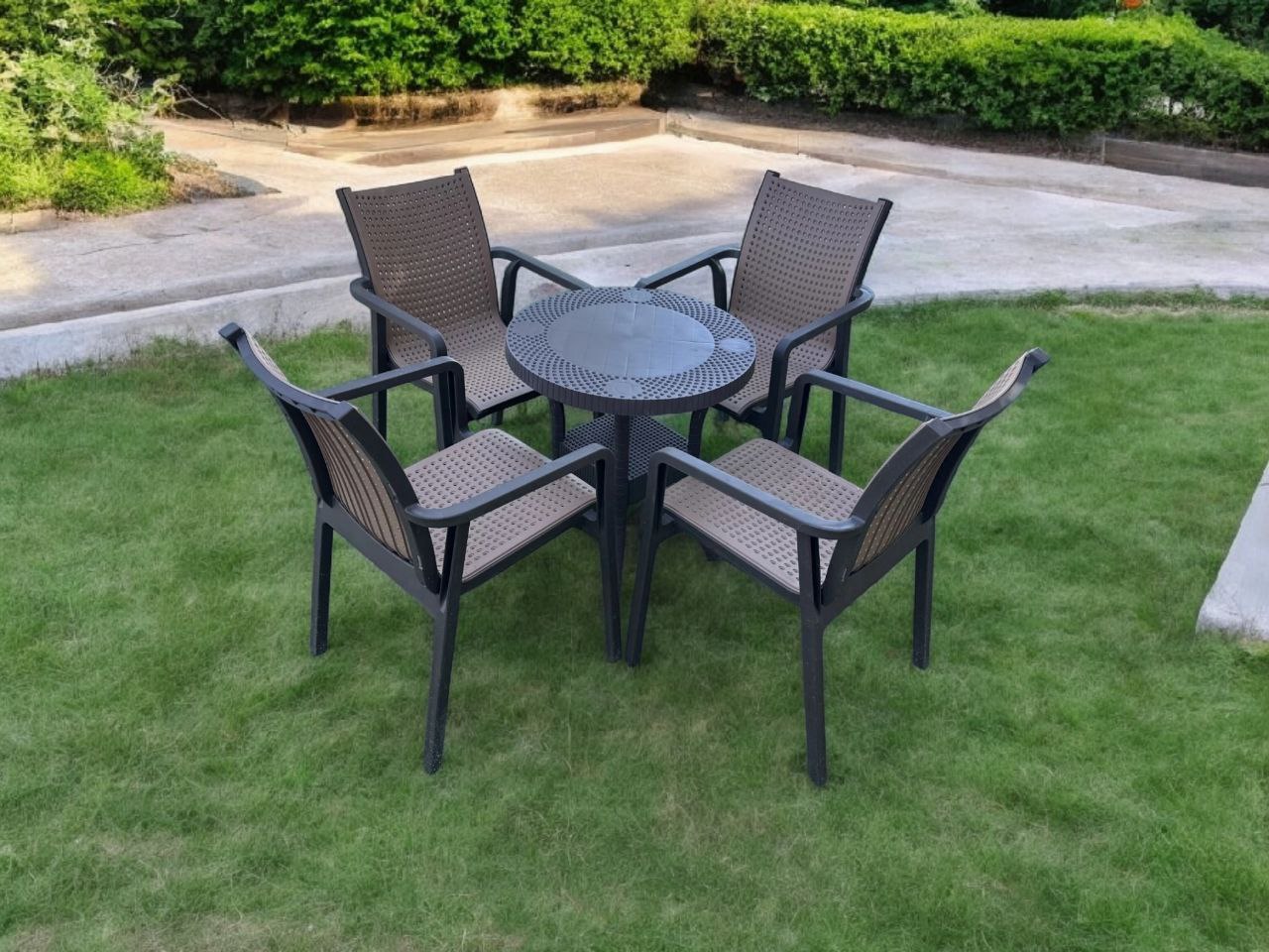 Outdoor set: 4 chairs + table - Plastic - Black & Coffe
