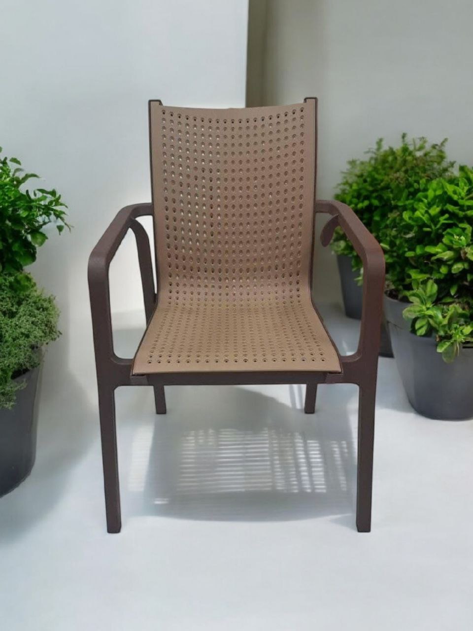 Outdoor set: 4 chairs + table - Plastic - Black & Grey