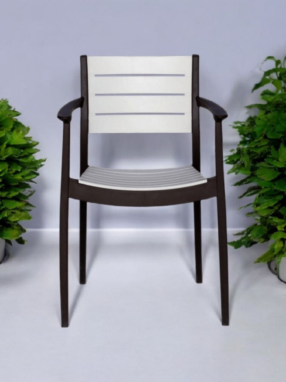 Outdoor set: 4 chairs + table - Plastic - White & Black