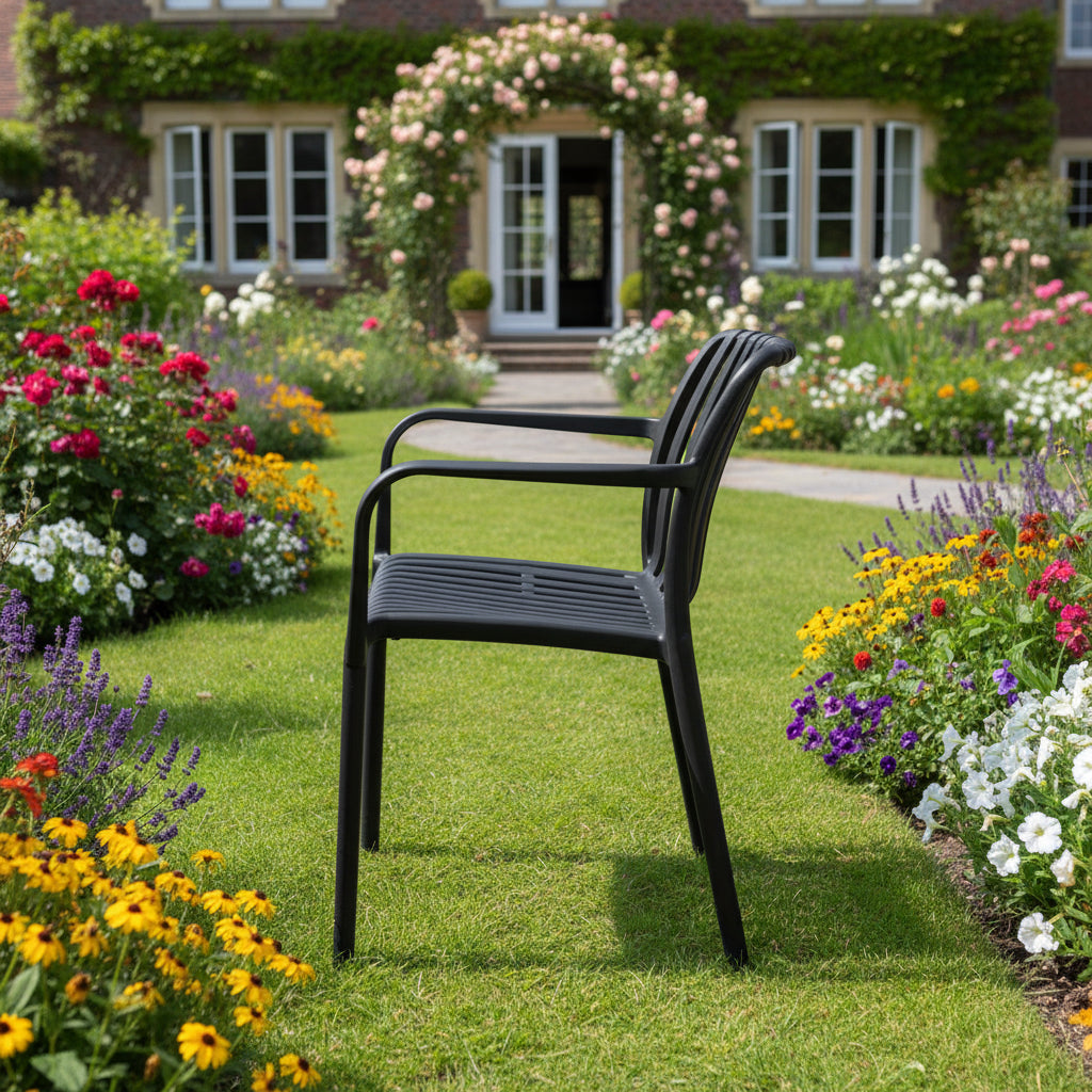 Outdoor set: 4 chairs + table - Plastic - Black