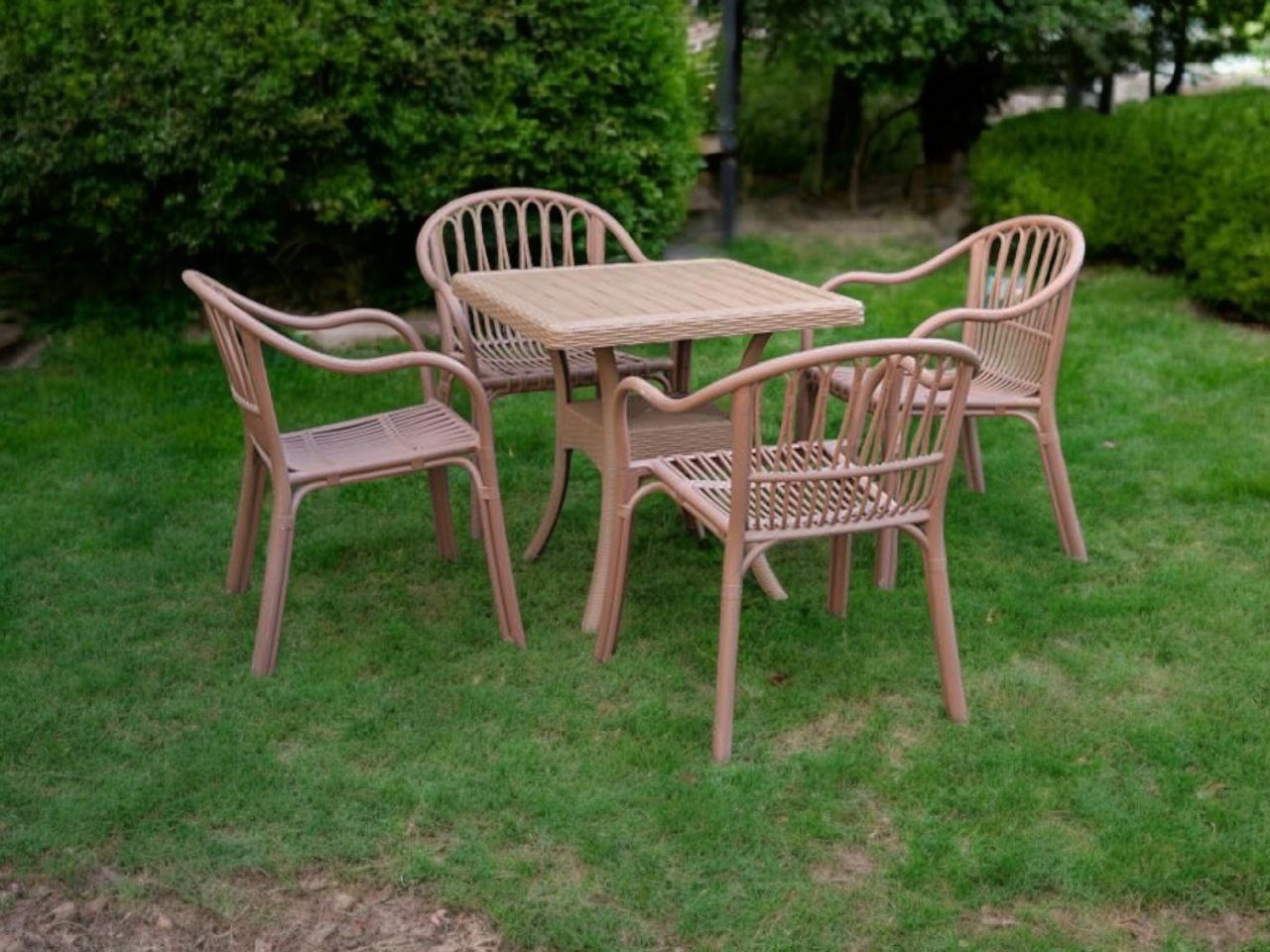 Outdoor set: 4 chairs + table - Plastic - Beige