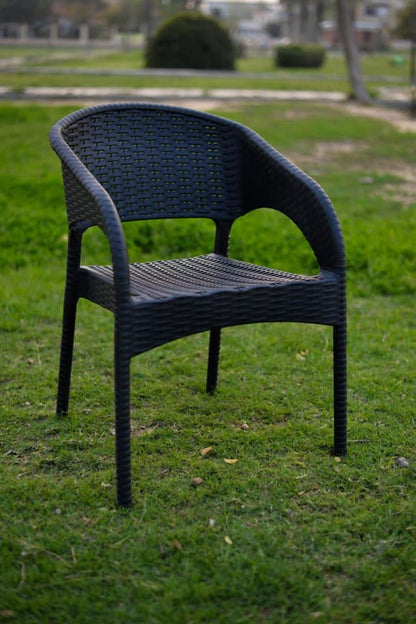 Outdoor set: 4 chairs + table - Plastic - Black