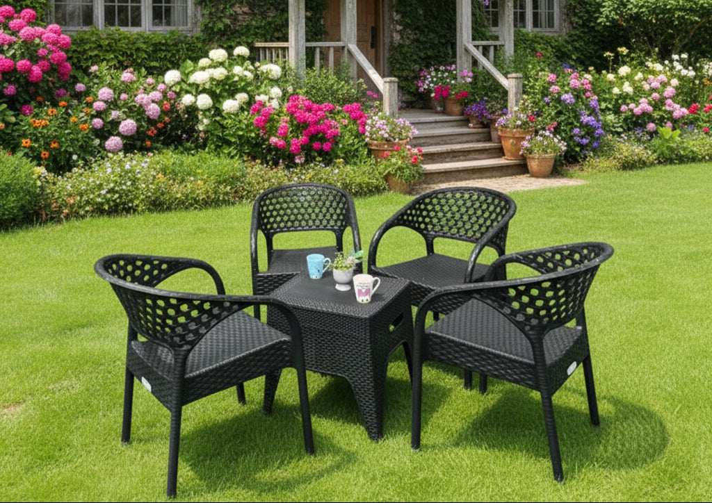 Outdoor set: 4 chairs + table - Plastic - Black.