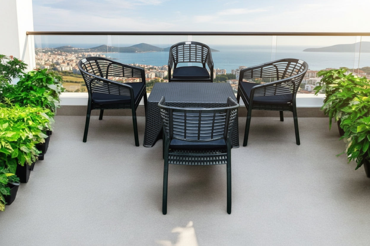 Outdoor set: 4 chairs + table - Plastic - Black