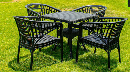 Outdoor set: 4 chairs + table - Plastic - Black