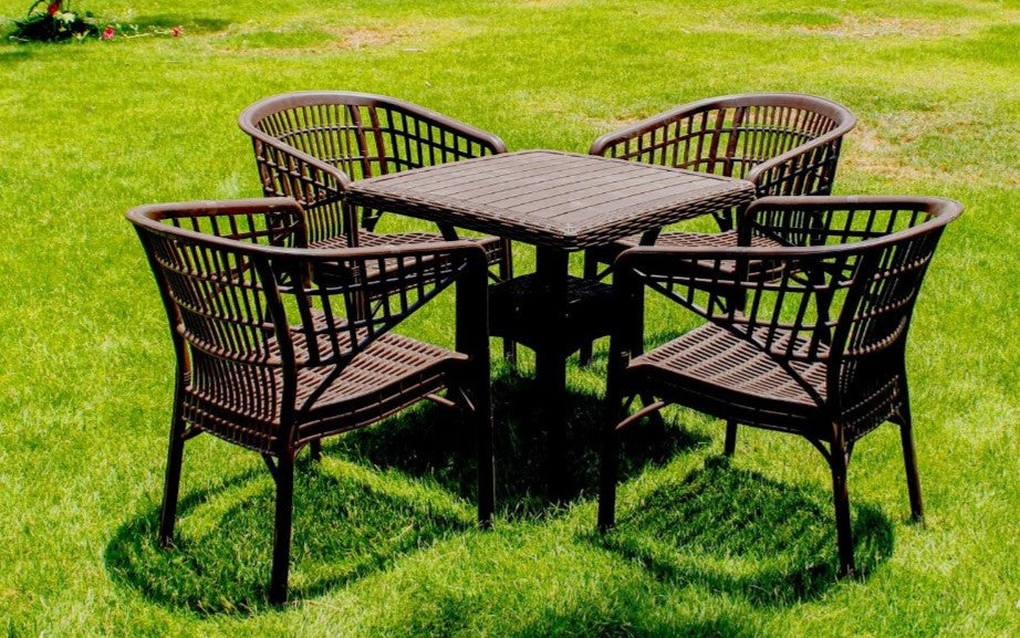 Outdoor set: 4 chairs + table - Plastic - Brown