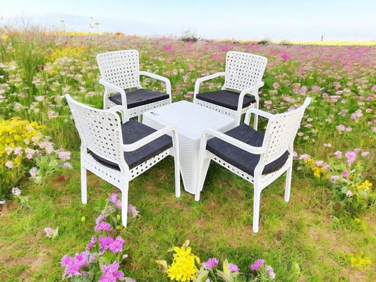 Outdoor set: 4 chairs + table - Plastic - White