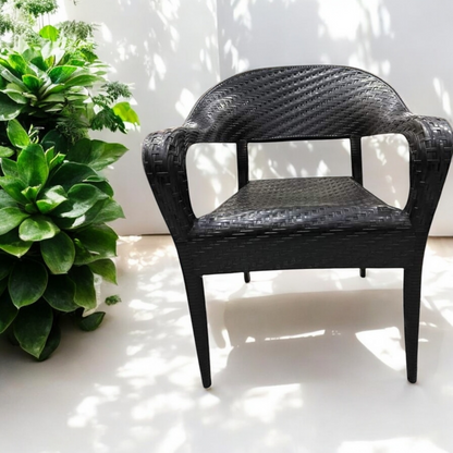 Outdoor set: 4 chairs + table - plastic - Black