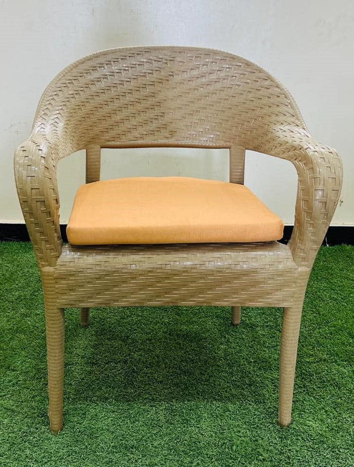 Outdoor set: 4 chairs + table - Plastic - Beige