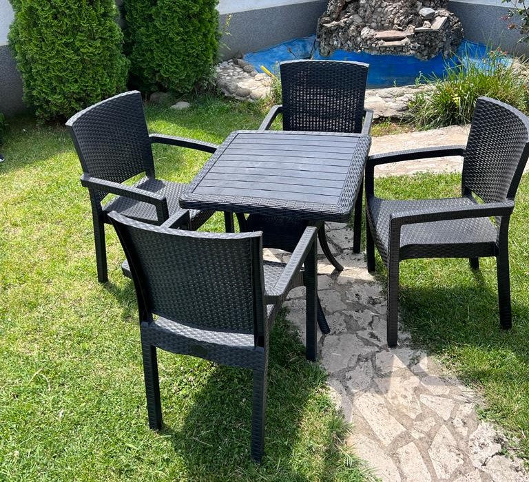 Outdoor set: 4 chairs + table - Plastic - Black