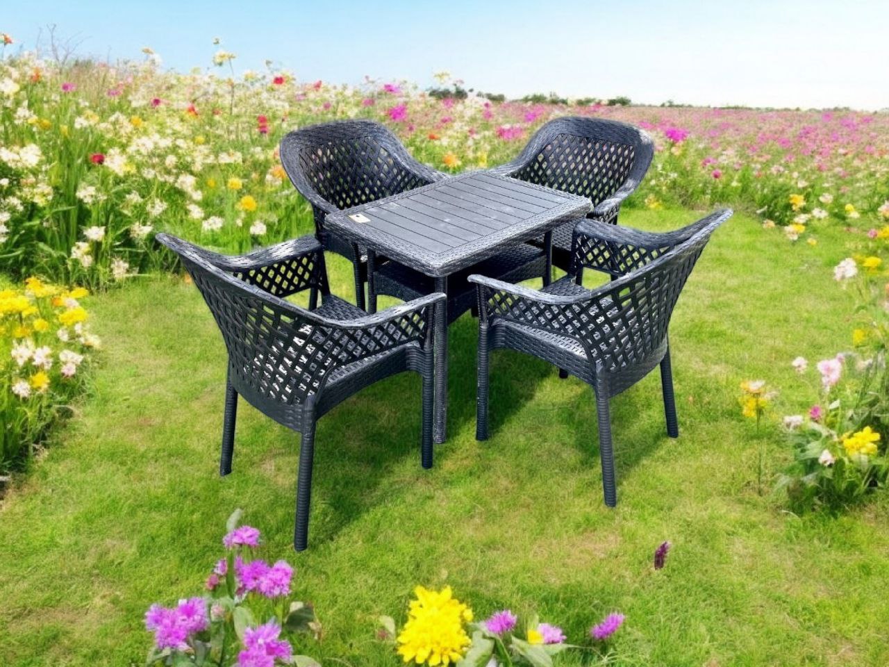 Outdoor set: 4 chairs + table - Plastic - Black
