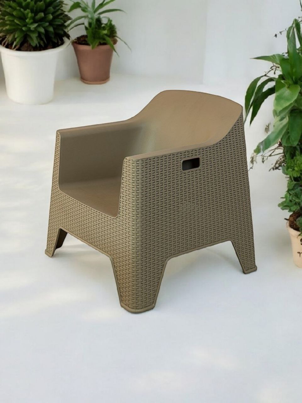 Outdoor set: 4 chairs + table - Plastic - Beige